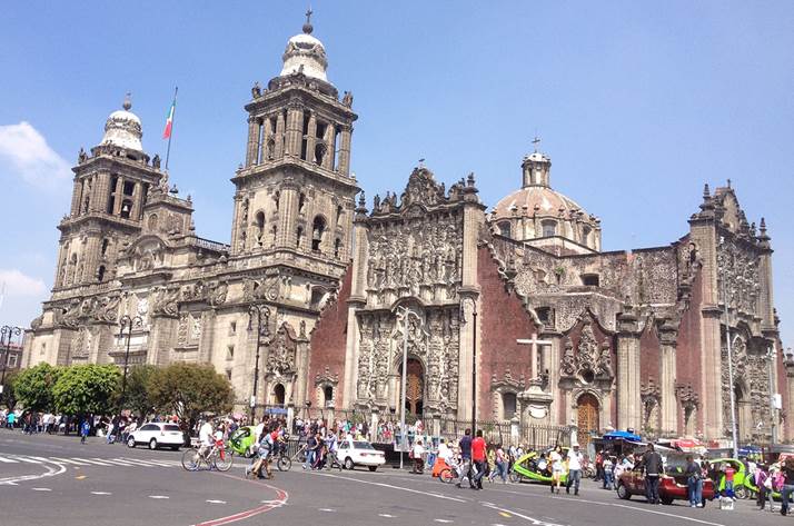 Una fotografía de la catedral Católica Romana en Ciudad México.
