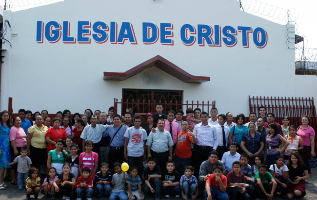 Esta iglesia de Cristo se reúne en La “14”, San Miguel, El Salvador.